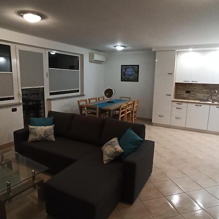 Apartma Apollonio Črni Kal Exteriör bild