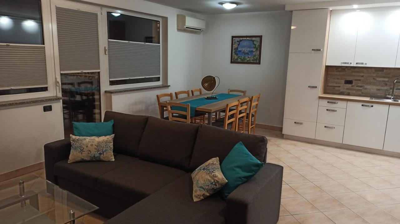 Apartma Apollonio Črni Kal Exteriör bild