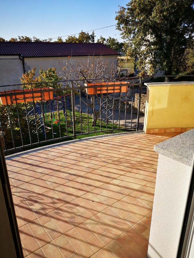 Apartma Apollonio Črni Kal Exteriör bild