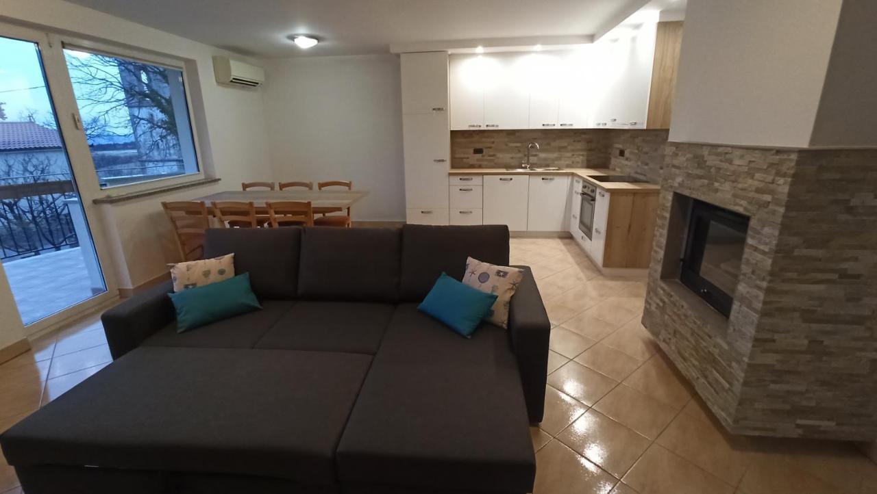 Apartma Apollonio Črni Kal Exteriör bild