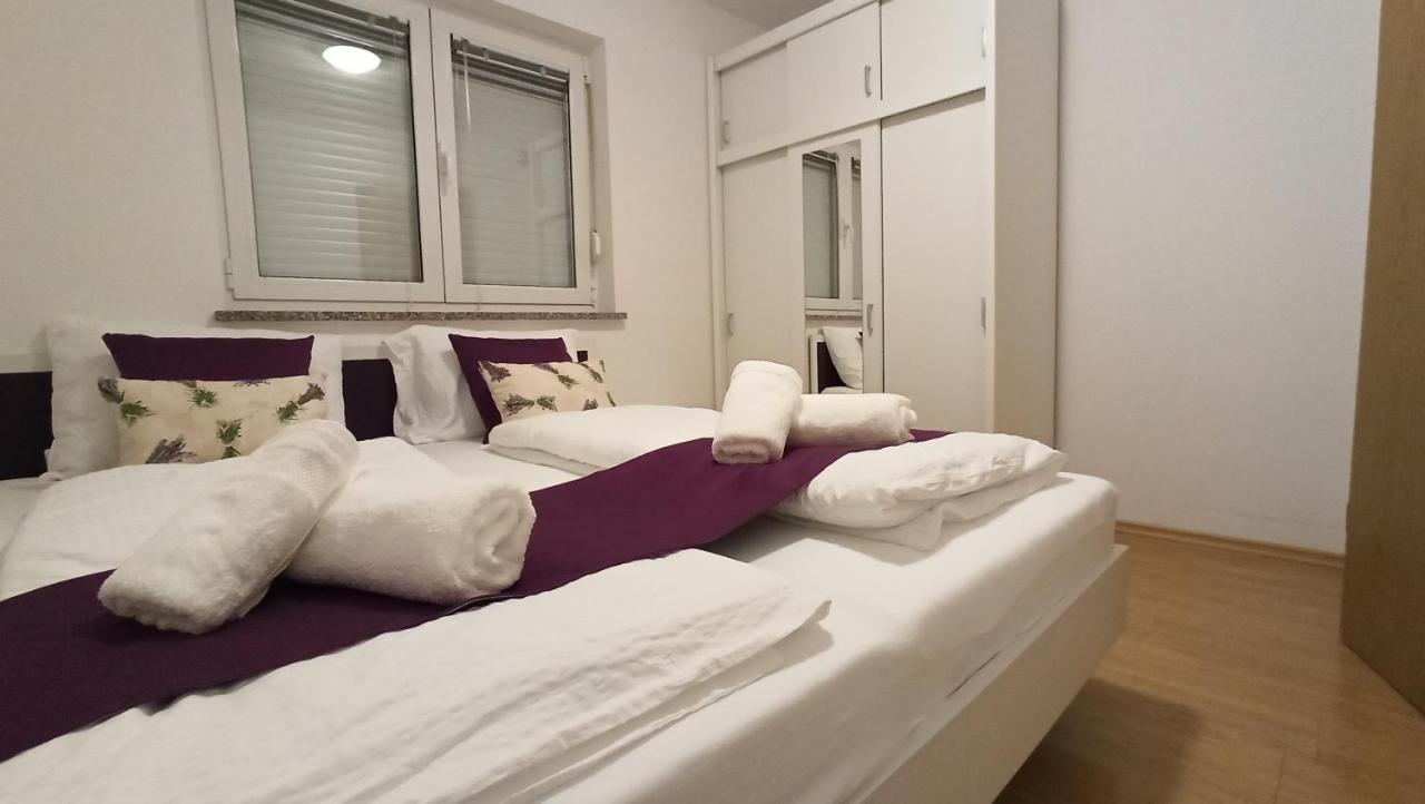 Apartma Apollonio Črni Kal Exteriör bild